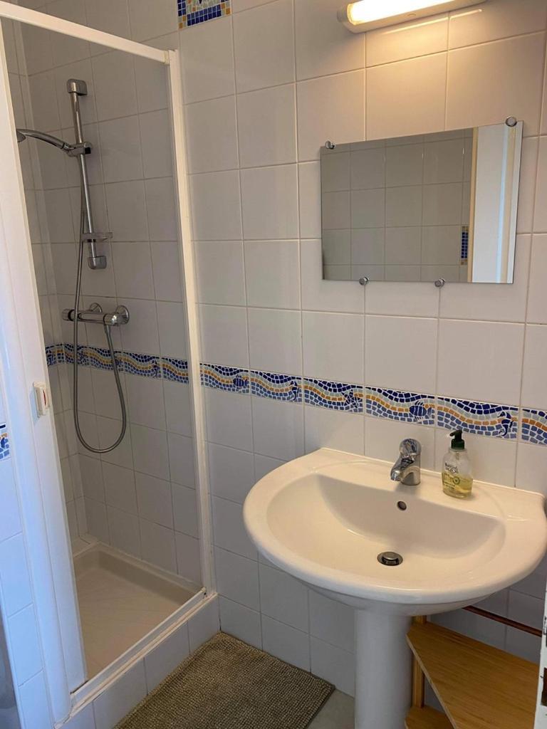 Appartement Ou Studio En Hyper Centre, Pour La Plage Et La Rue Pietonne Il Suffit De Traverser La Rue , Voir La Photo Principale أنديرنو لي بان المظهر الخارجي الصورة