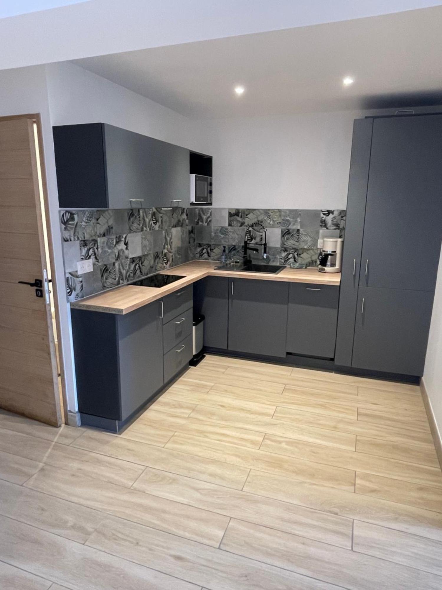 Appartement Ou Studio En Hyper Centre, Pour La Plage Et La Rue Pietonne Il Suffit De Traverser La Rue , Voir La Photo Principale أنديرنو لي بان المظهر الخارجي الصورة