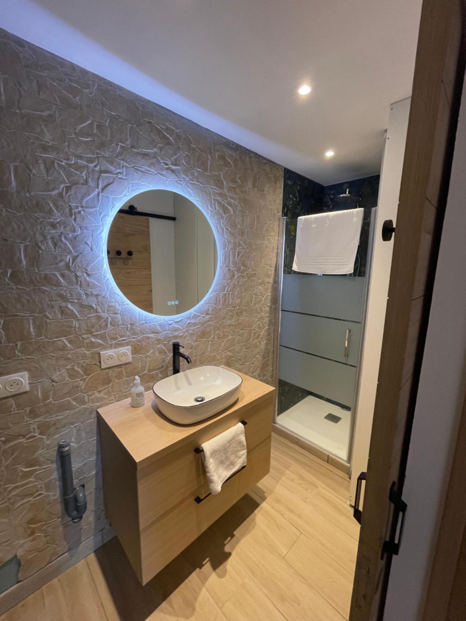 Appartement Ou Studio En Hyper Centre, Pour La Plage Et La Rue Pietonne Il Suffit De Traverser La Rue , Voir La Photo Principale أنديرنو لي بان المظهر الخارجي الصورة