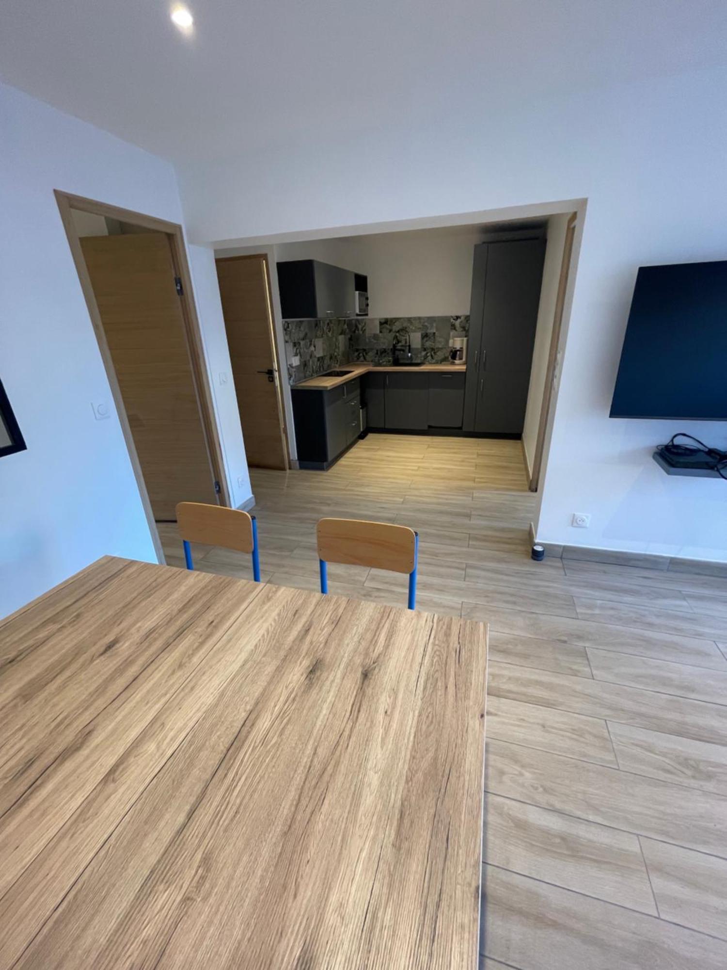 Appartement Ou Studio En Hyper Centre, Pour La Plage Et La Rue Pietonne Il Suffit De Traverser La Rue , Voir La Photo Principale أنديرنو لي بان المظهر الخارجي الصورة