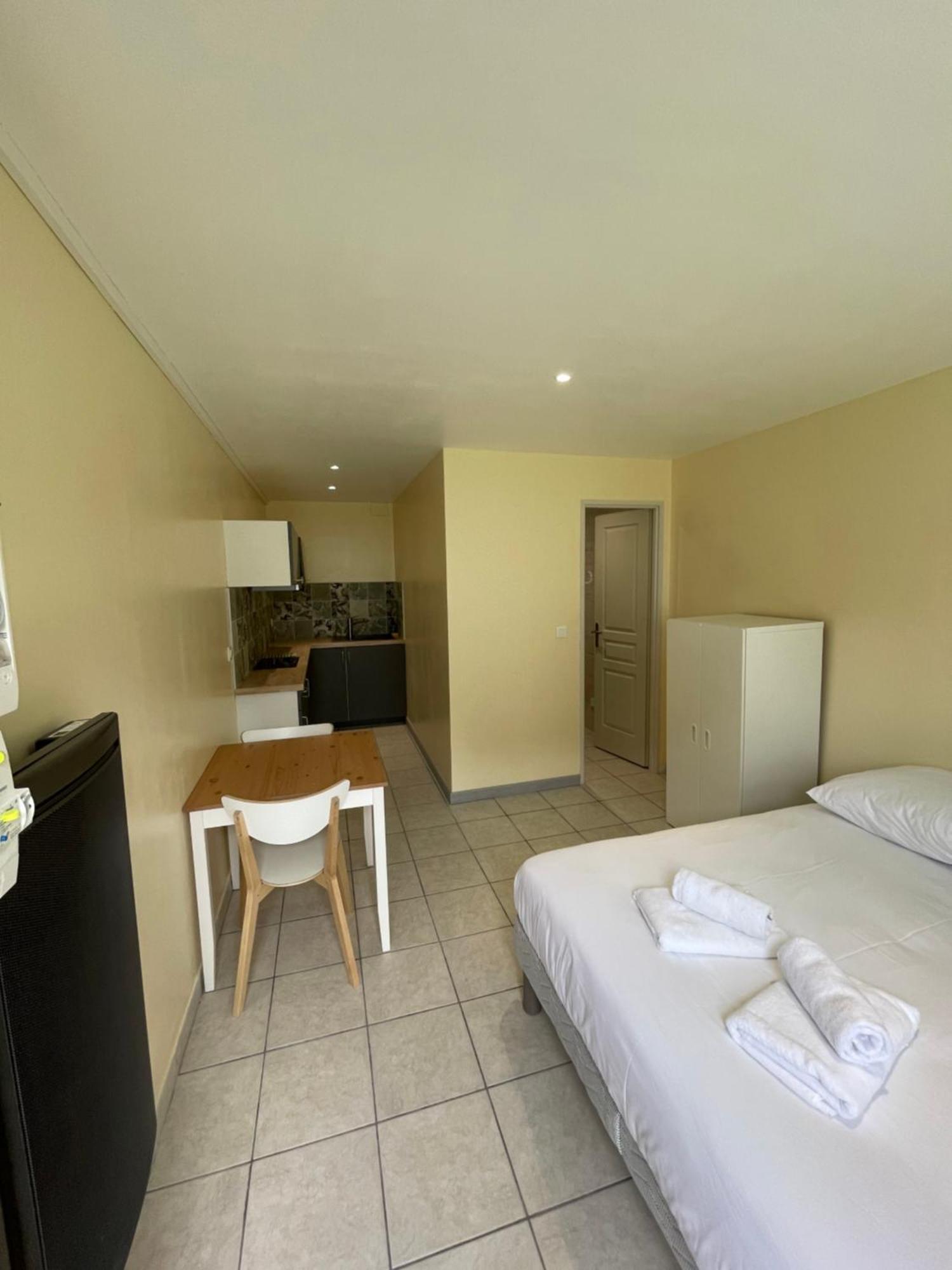 Appartement Ou Studio En Hyper Centre, Pour La Plage Et La Rue Pietonne Il Suffit De Traverser La Rue , Voir La Photo Principale أنديرنو لي بان المظهر الخارجي الصورة